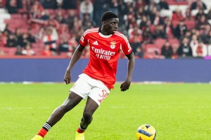 大众娱乐彩票app下载-德天空：拜仁关注本菲卡17岁后卫班贾奎，作为吉瓦罗·雷德的替代